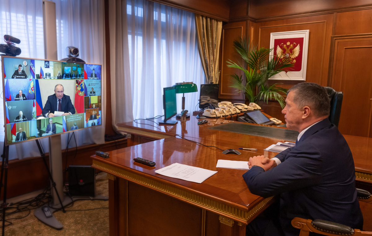 Развитие Северного морского пути обсудили на совещании у Владимира Путина